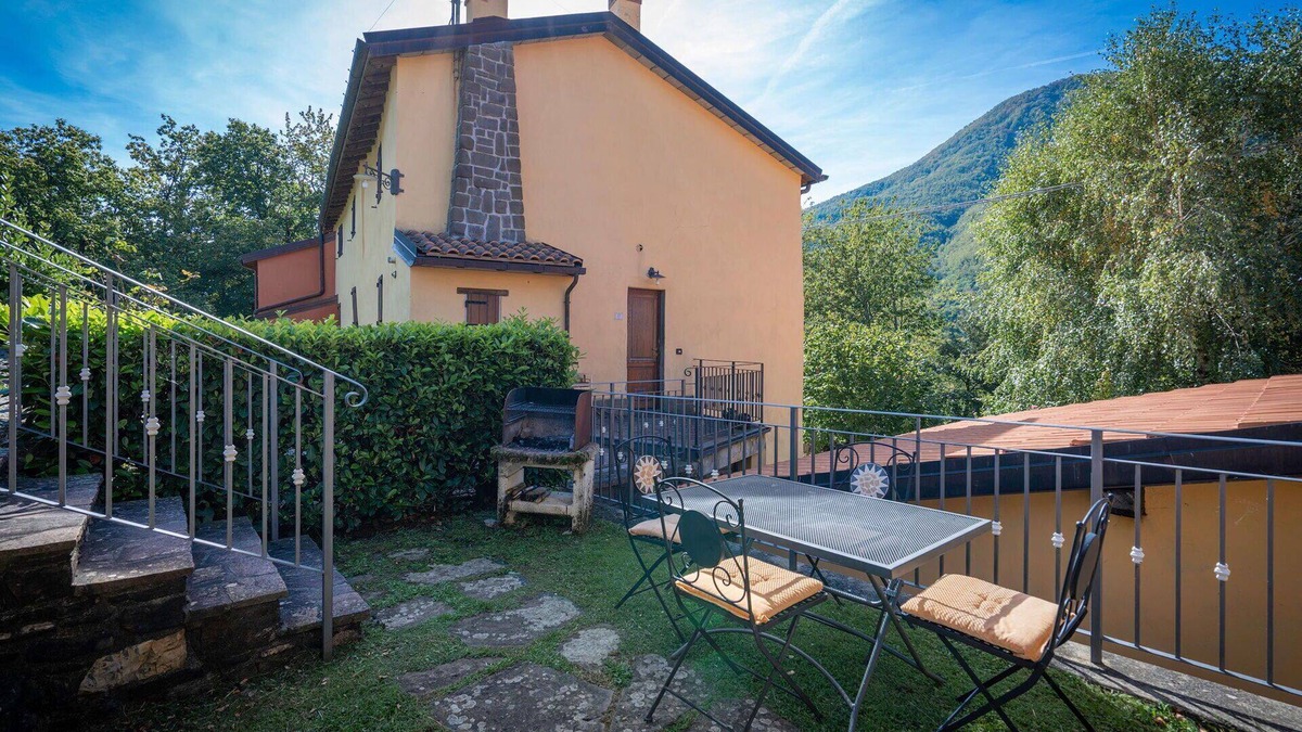 Cutigliano Apartment | Beautiful apartment for 4 guests with pool, WIFI, TV and pets allowed