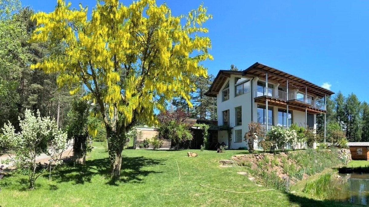 San Genesio Atesino Apartment | Beautiful apartment with glass front and mountain panorama - near Bolzano
