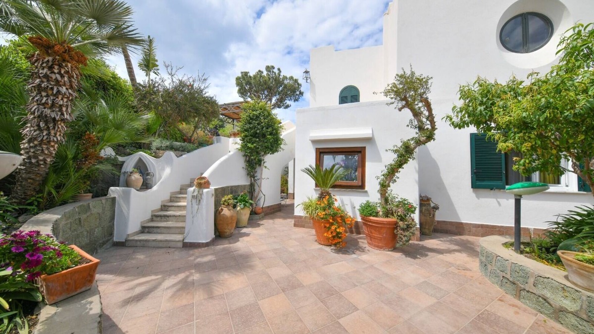 Lacco Ameno Villa | Beautiful apartment in villa in Lacco Ameno, Ischia