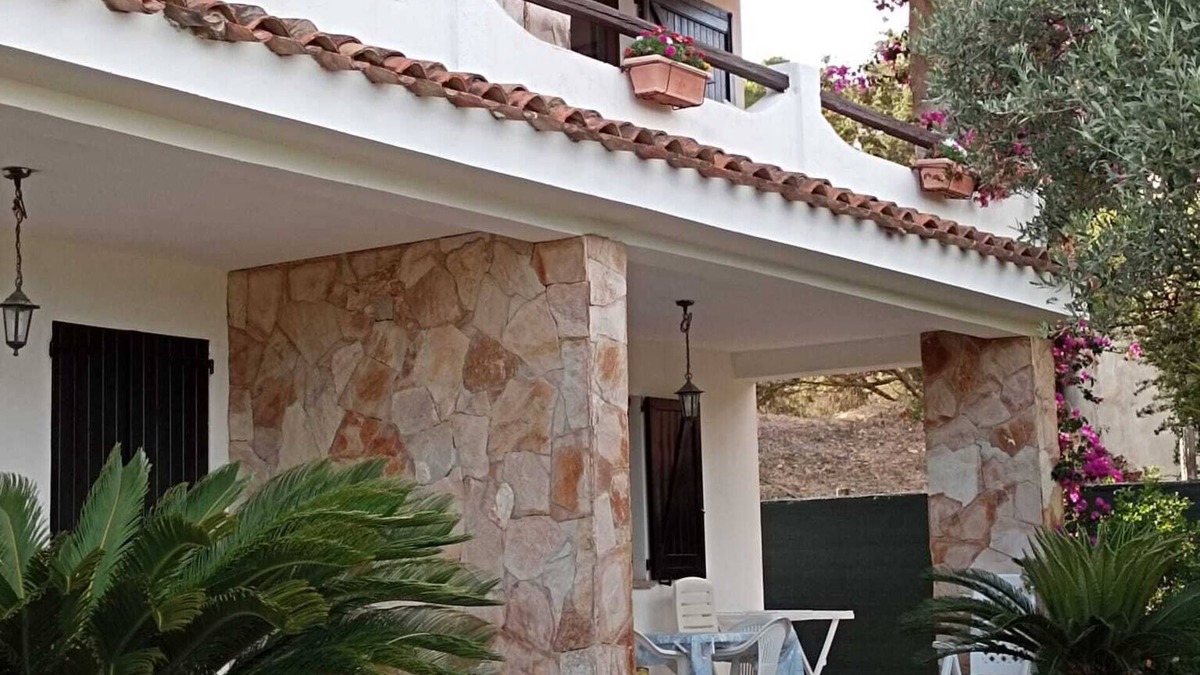 Porto Pino Apartment | BEAUTIFUL APARTMENT IN VILLA WITH SEA VIEW
