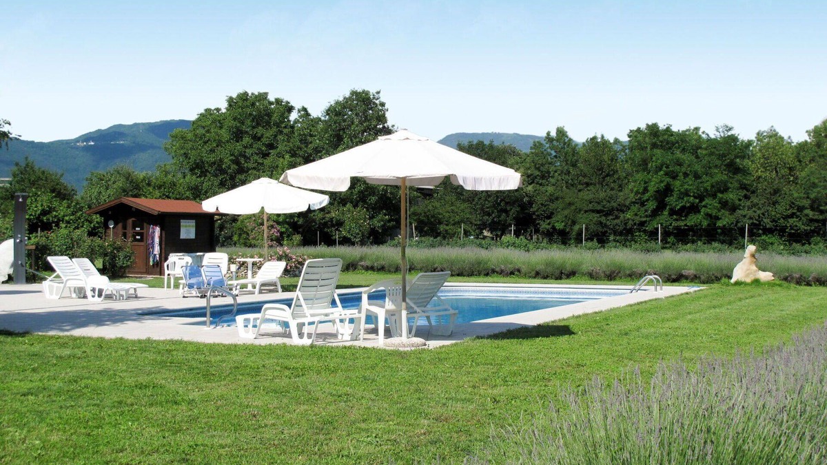 Povoletto House | Beautiful apartment in villa for 4 guests with A/C, WIFI, pool, TV, terrace and parking