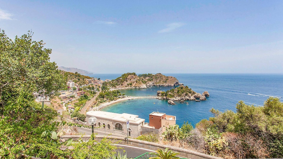 Puntalazzo Apartment | Beautiful apartment with large terrace in Puntalazzo.