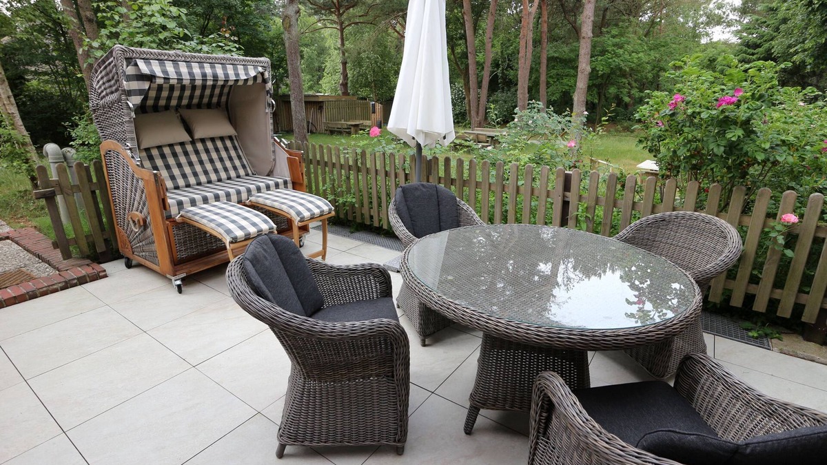 Nebel Apartment | Beautiful apartment on the edge of the forest with terrace and beach chair