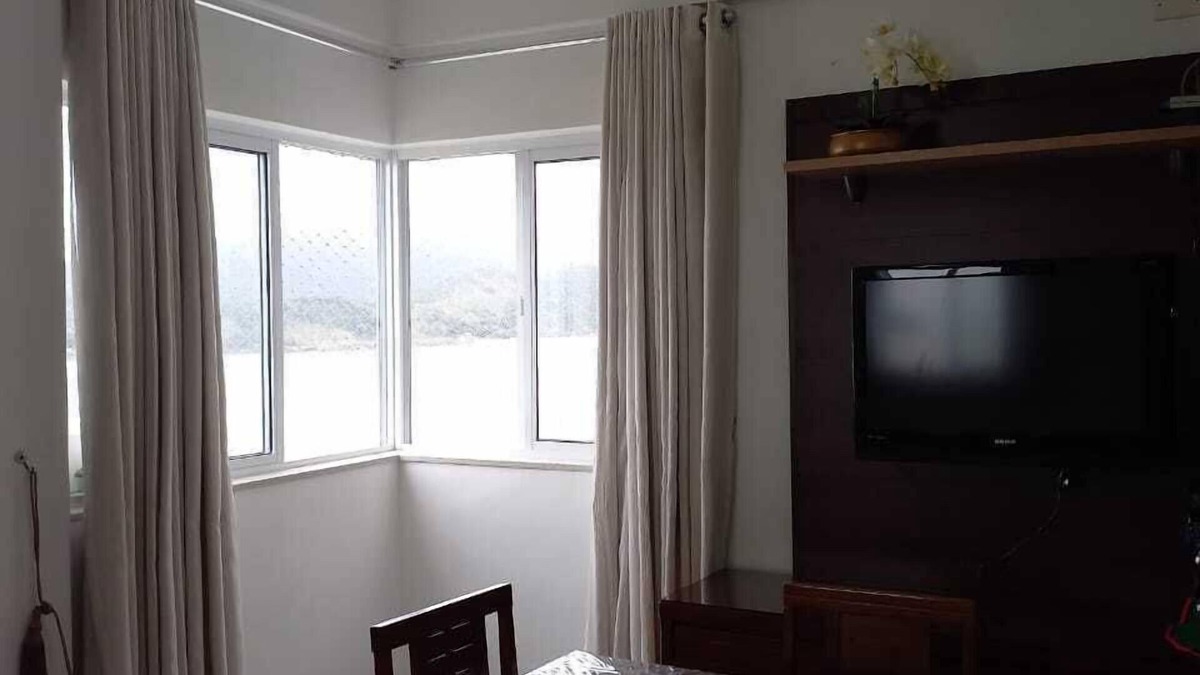Aparecida Apartment | Beautiful apartment, overlooking the sea at Ponta da Praia with Internet Access