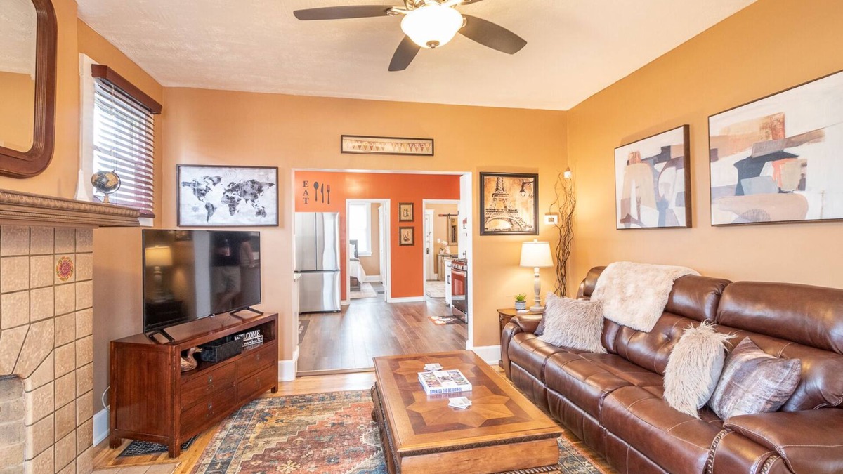 East Price Hill Apartment | Beautiful Apartment! Only 4 Miles From Downtown Cincinnati