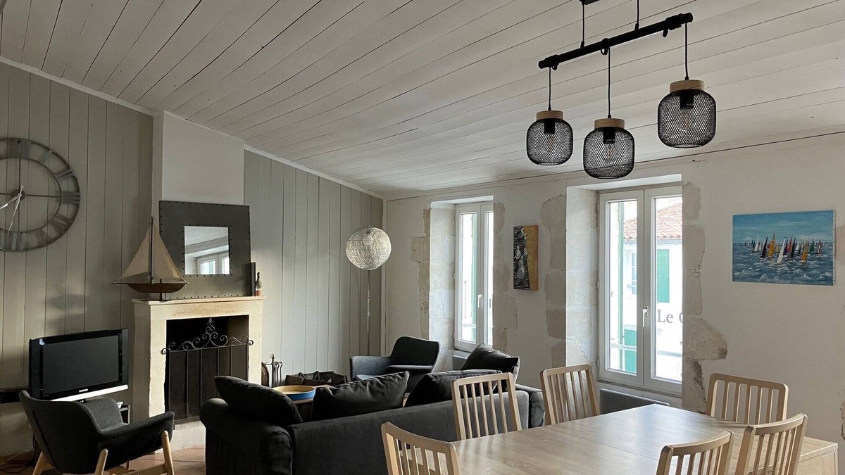 La Flotte Apartment | Beautiful apartment with terrace near beaches, shops.
