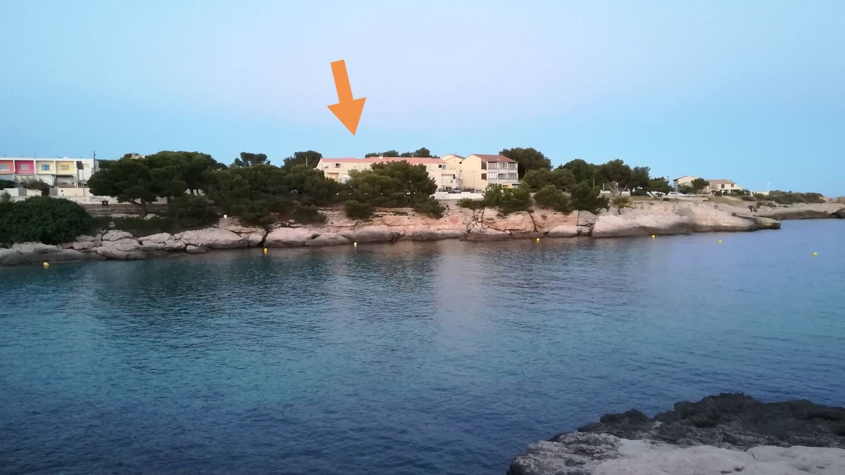 Martigues Apartment | Beautiful apartment with terrace 50 metres from Carro beach