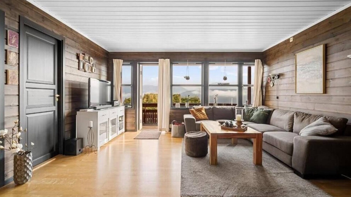 Skulestad Apartment | Beautiful apartment with stunning views and sauna - pets allowed