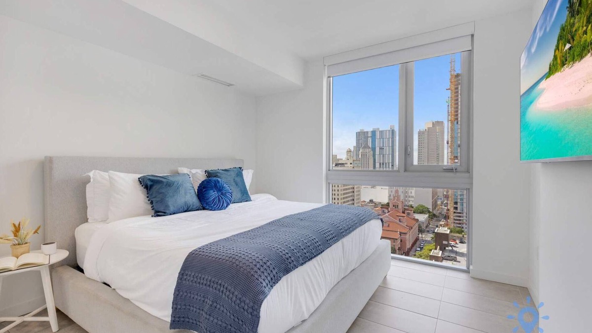 Downtown Miami Condo | Beautiful Apartment w/Private Balcony + Pool