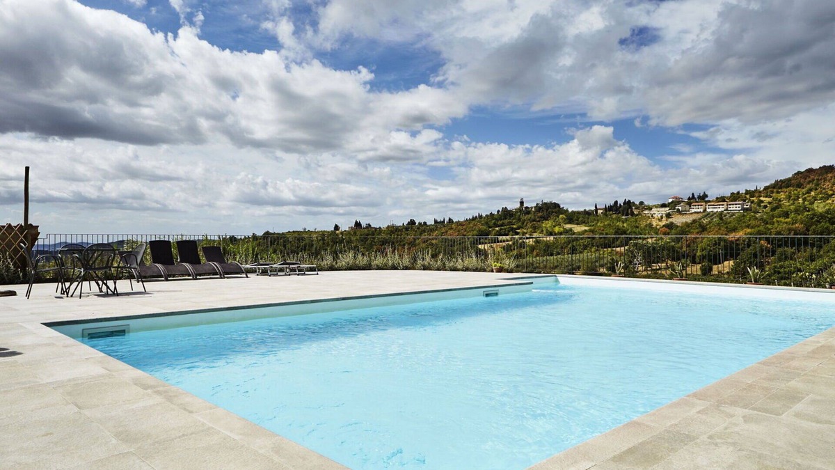 Capolona Apartment | Beautiful apartment with WIFI, pool, TV, pets allowed, panoramic view and parking, close to Arezzo
