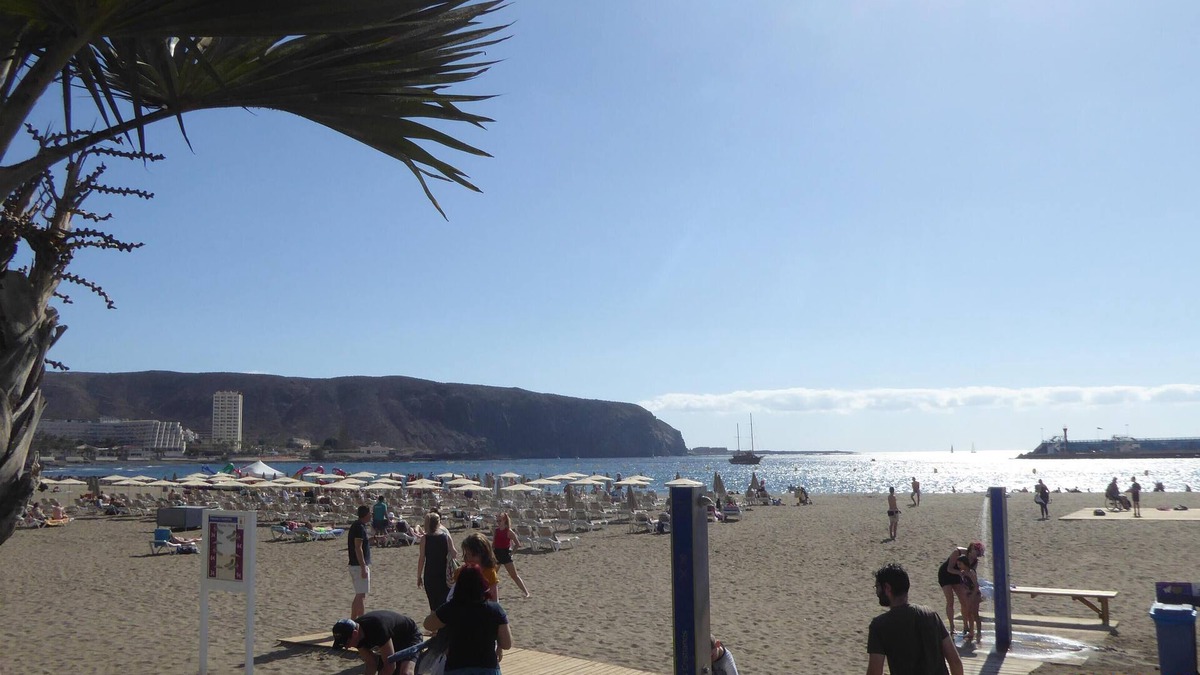 Los Cristianos Apartment | Beautiful apartment with sun all day and swimming pool climat./Free WIFI
