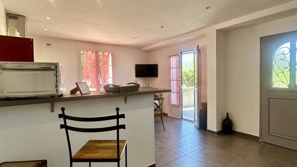 Aregno Apartment | Beautiful apartment with garden