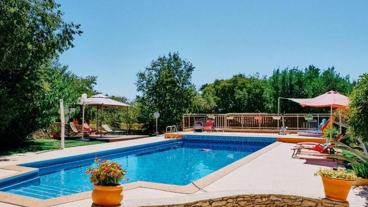 Quartier des Espesses Apartment | Beautiful apartment with swimming pool and parking