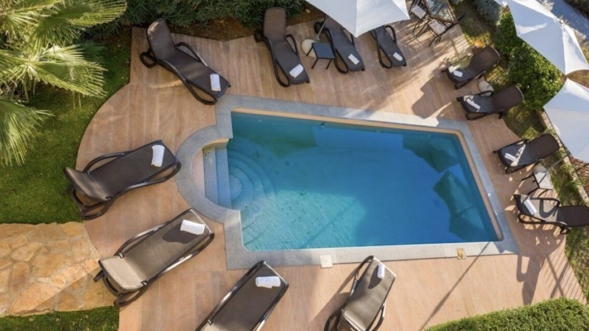 Cove Makarac (Milna) Apartment | Beautiful apartment with pool just 400m to the village and beach