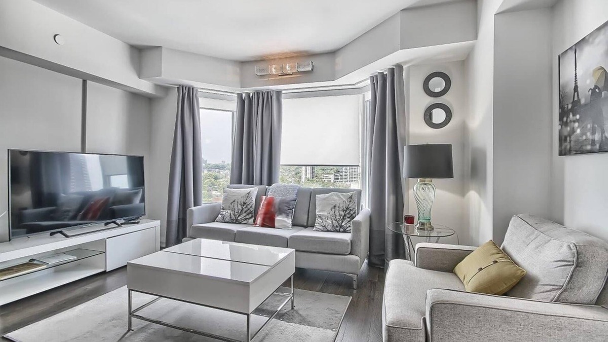 Bloor-Yorkville Apartment | Beautiful Apt. in Heart of Yorkville