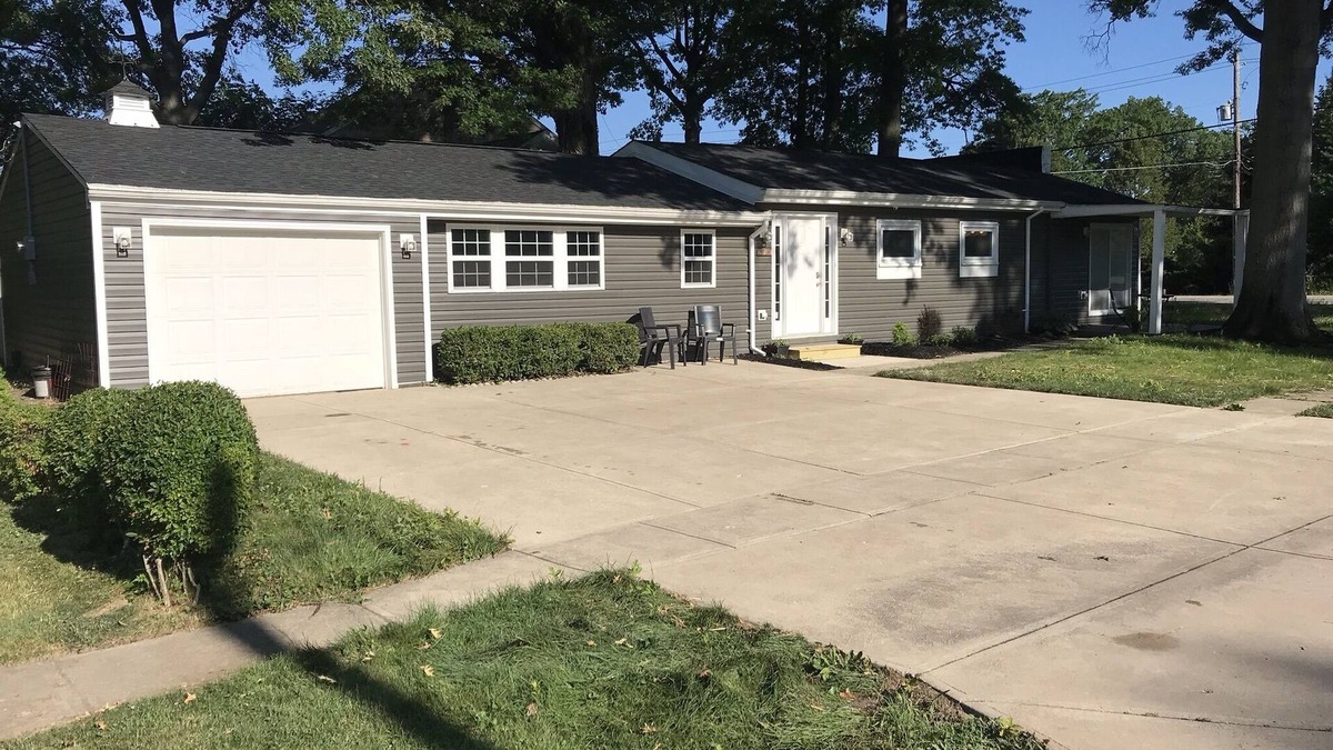 Avon Lake House | Beautiful Avon Lake West cleveland