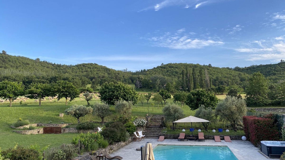 Cereste House | Beautiful Bastide in Provence with swimming pool, tennis court, and jacuzzi