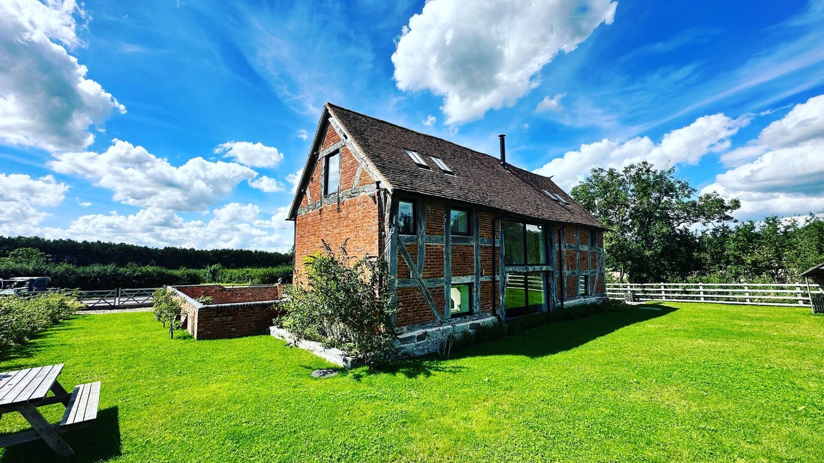 Earlswood House | Beautiful barn conversion set in the middle of idyllic peaceful countryside.