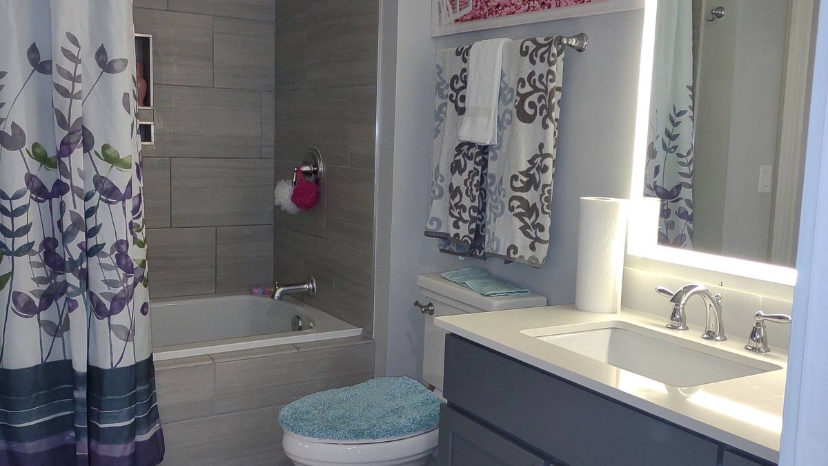 Buckhead Village Apartment | Beautiful babe cave in upscale Buckhead area