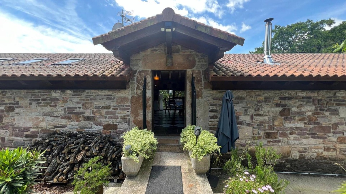 Elgorriaga House | Beautiful Basque cottage for 12 with large grounds and hiking in Elgorriaga