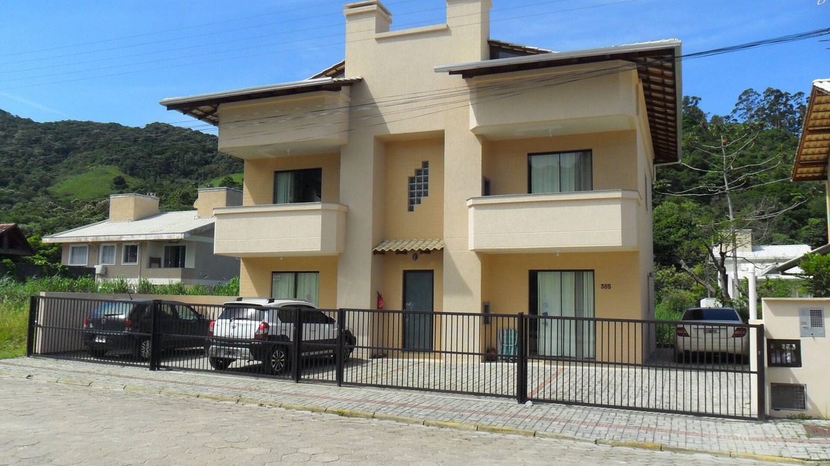 Zimbros Apartment | BEAUTIFUL BAY RESIDENTIAL Apts 1, 2 and 3 bedrooms Corner of Junipers-Bombinhas