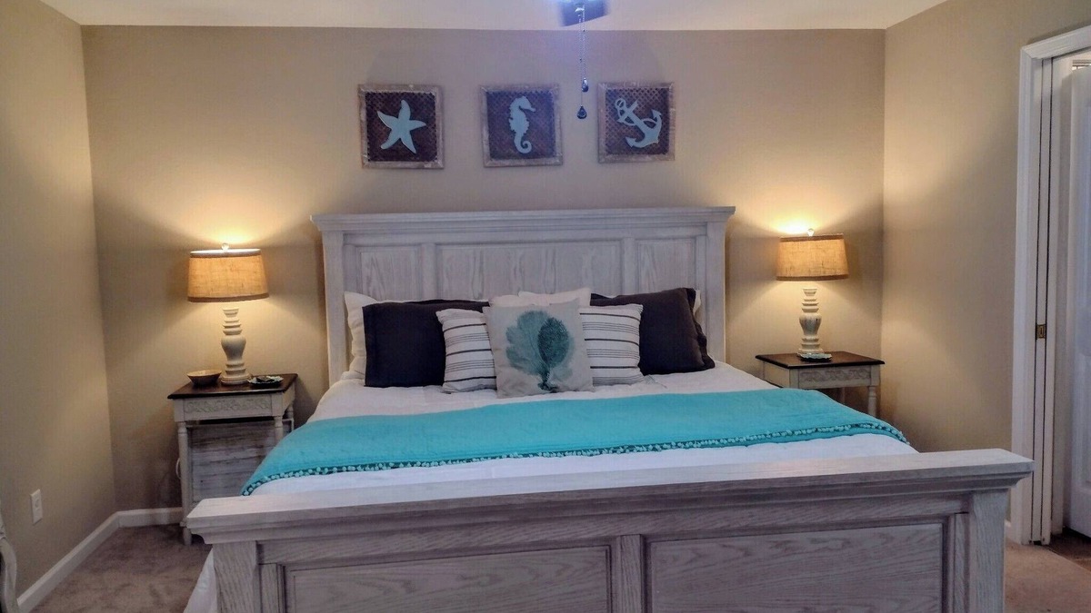 Holiday Beach House | Beautiful Beach house by boat ramp, Boat Parking ,POOL , large home & Garage