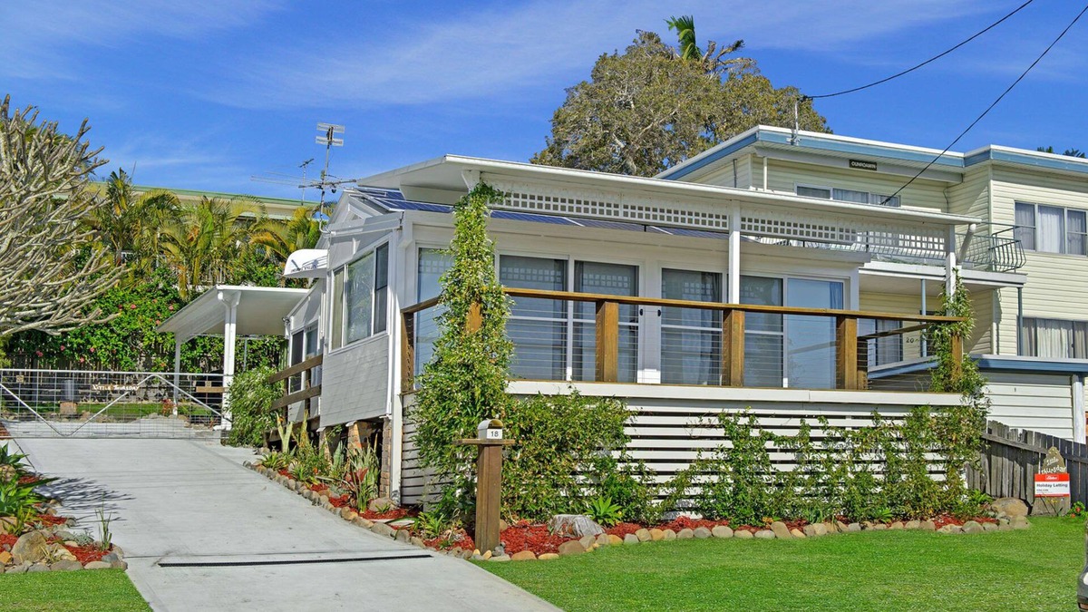 Crescent Head House | BEAUTIFUL BEACH COTTAGE IN THE CENTRE OF TOWN