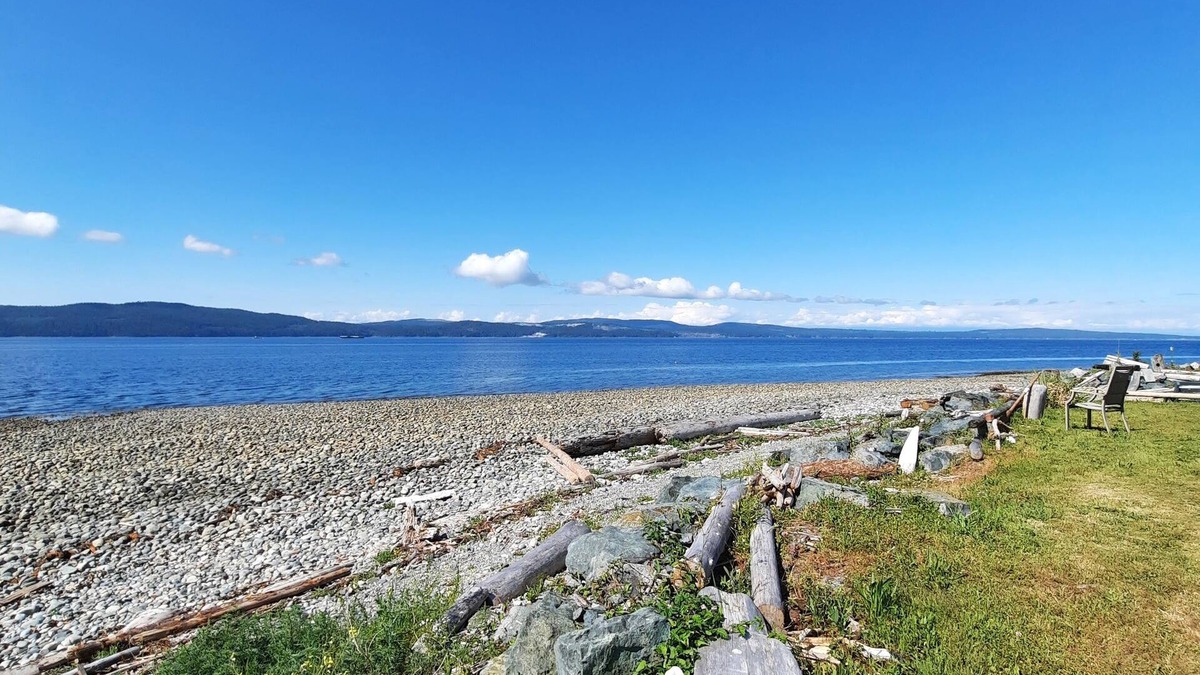 Sliammon Cabin | Beautiful Beach Cabana with ALL the amenities, right on the Ocean!