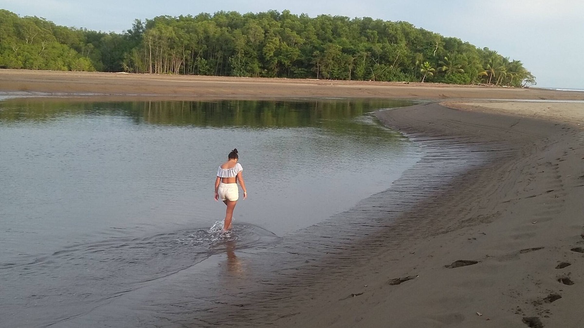 Canton Quepos House | BEAUTIFUL BEACH HOUSE WITH FREE WIFI