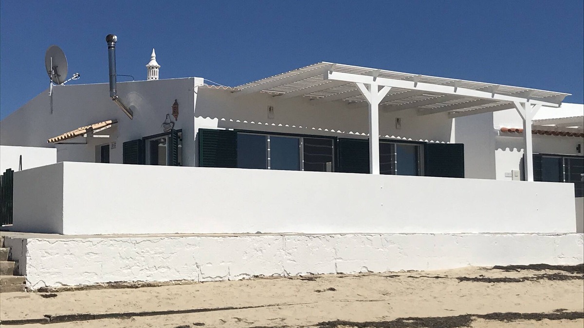 Olhao Villa | Beautiful Beach House on Armona island with Sea Views