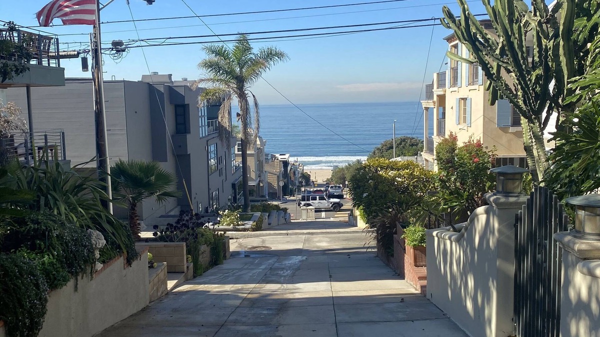 Gas Lamp Section Apartment | Beautiful Beach Home 3 blocks to the white sand.