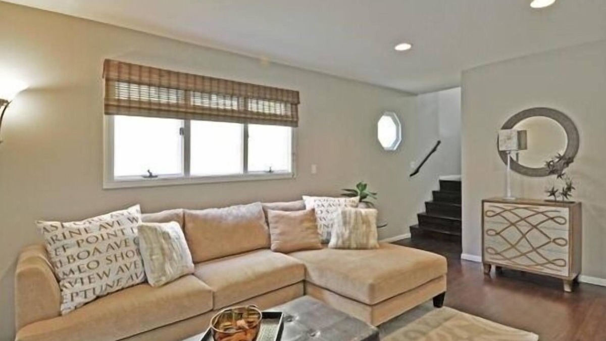 The Strand House | Beautiful Beach Home . Steps To The Beach And Town .5 Star Amenities