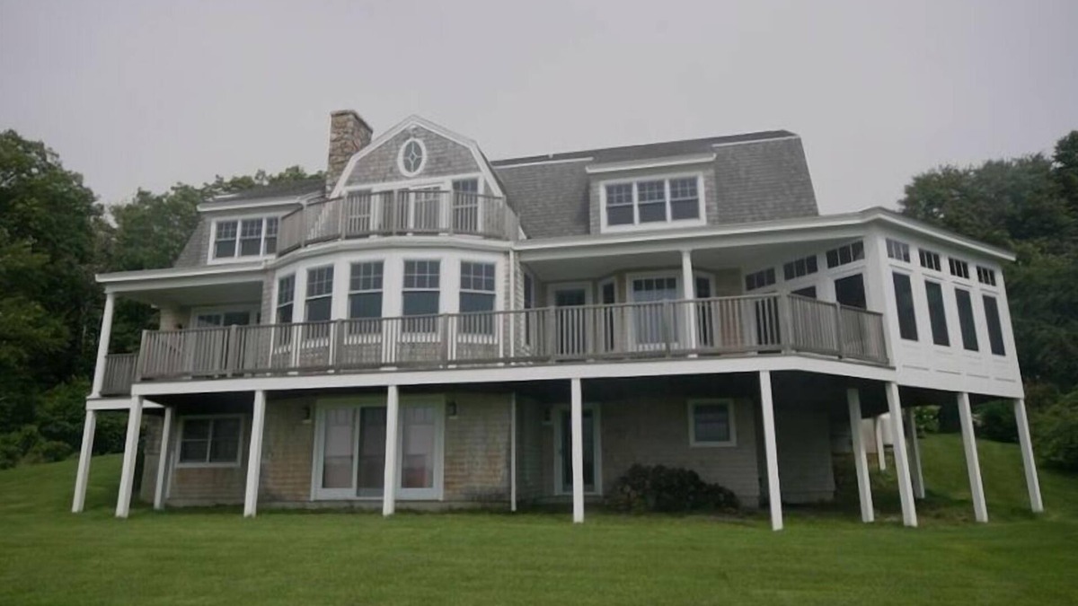 Kittery Point House | Beautiful Beachfront 6 BR House in Kittery Point - Sleeps 12 License# ABNB-111