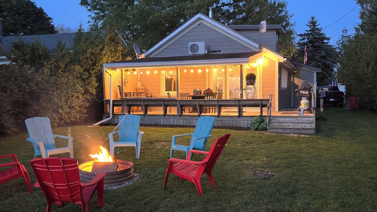 Central Huron Cottage | Beautiful beachfront cottage with hot tub, Bayfield ON