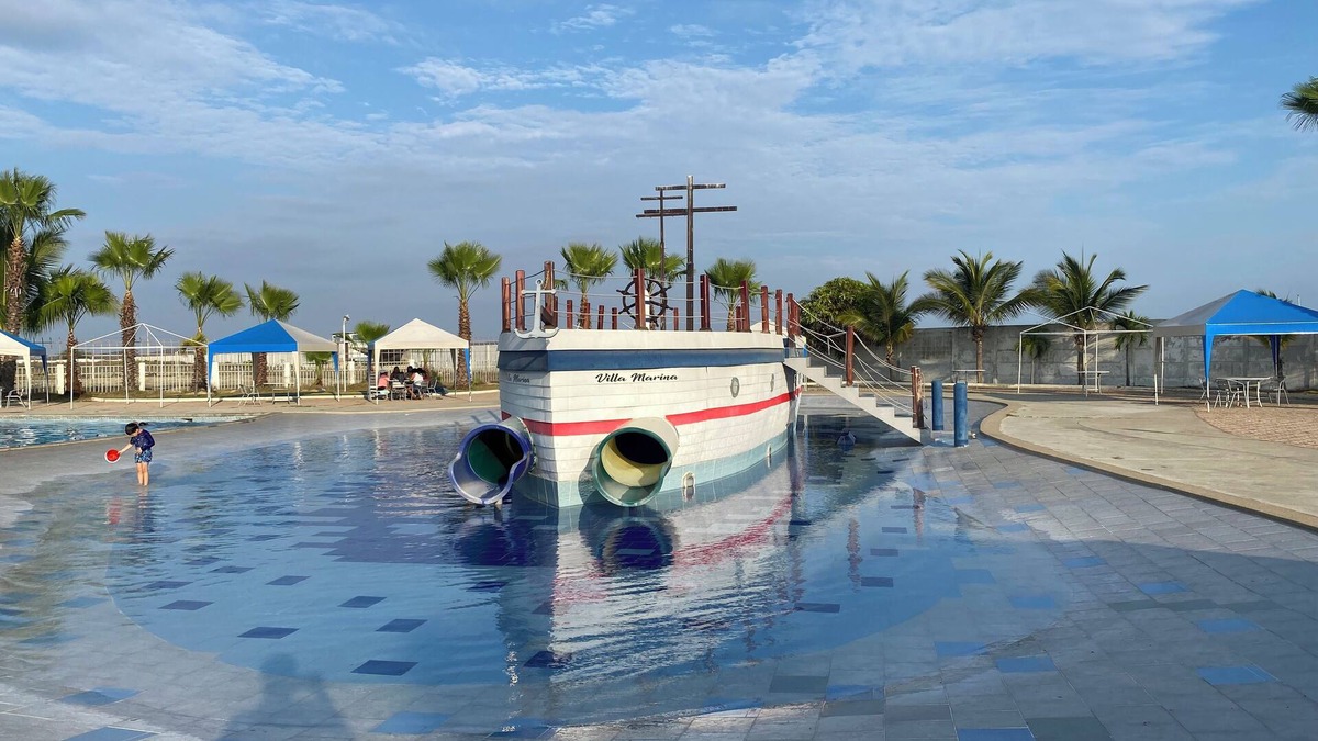 Salinas House | Beautiful beachfront house in Ballenita in a closed community
