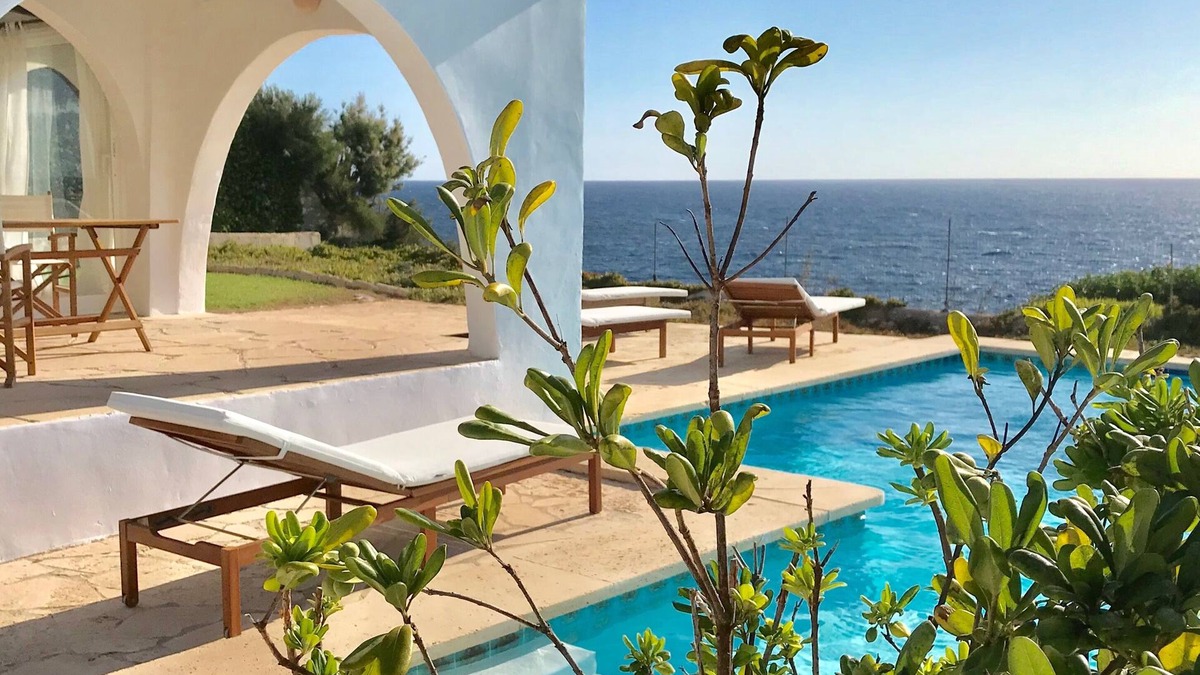 Cala Serena Villa | Beautiful Beachfront Villa with private pool, free WIFI and air conditioning