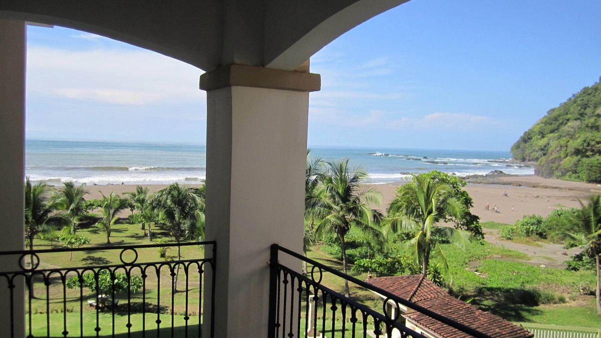 Barrio Los Faroles Condo | Beautiful Beachfront Ocean View Condo