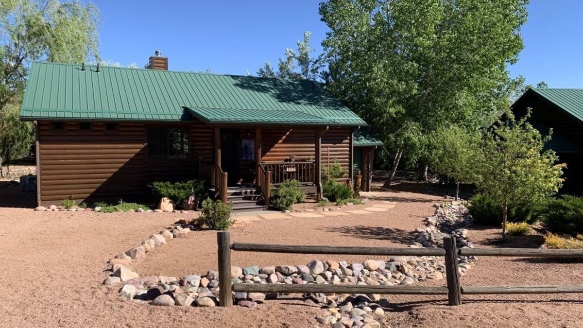 Heber Cabin | Beautiful Bear Pond Cabin WiFi, Dish Satellite, horseback riding