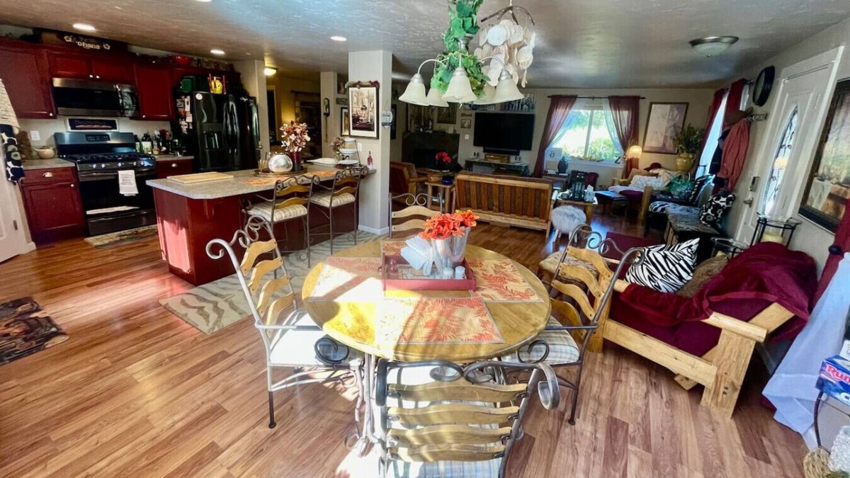 Southwest Bend House | Beautiful Bend Home, sleeps 9,Near Old Mill.