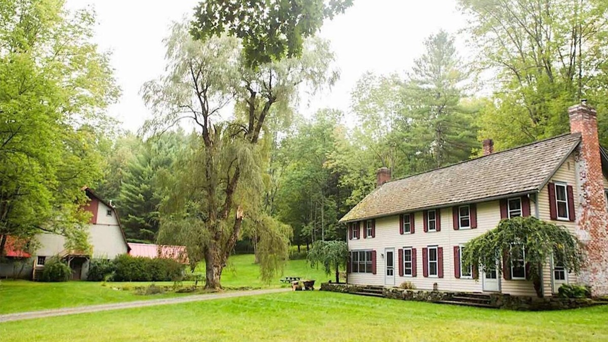 Alford House | Beautiful Berkshire Farm House on 160+ Acres