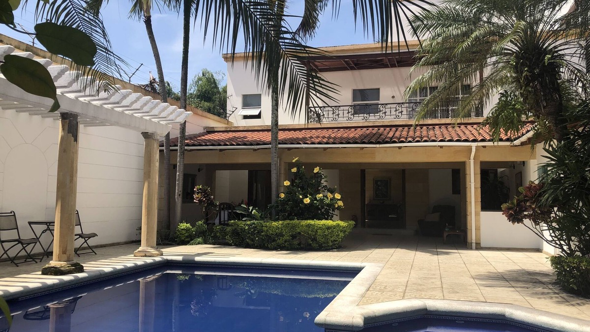 Ciudad Jardin House | Beautiful big house, near restaurants, unicentro, jardín plaza and more.