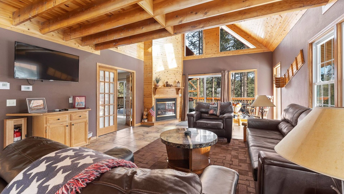 Lead House | Beautiful Black Hills 4 Bedroom Vacation Home W/Hot Tub on Deer Mountain, Lead
