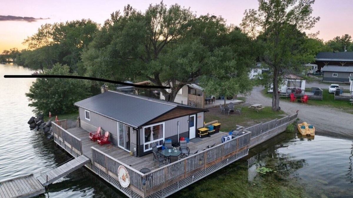 Lavigne Cottage | Beautiful Blue Jay Lake front Cottage