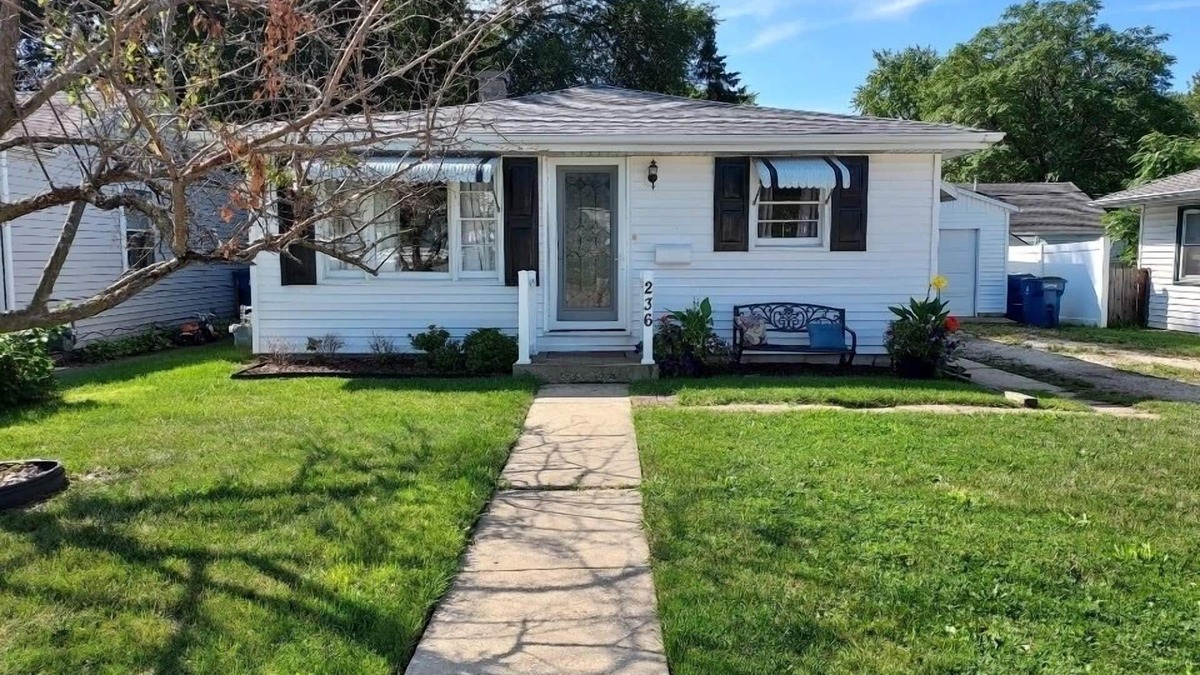 Bourbonnais House | Beautiful Bourbonnais Rental