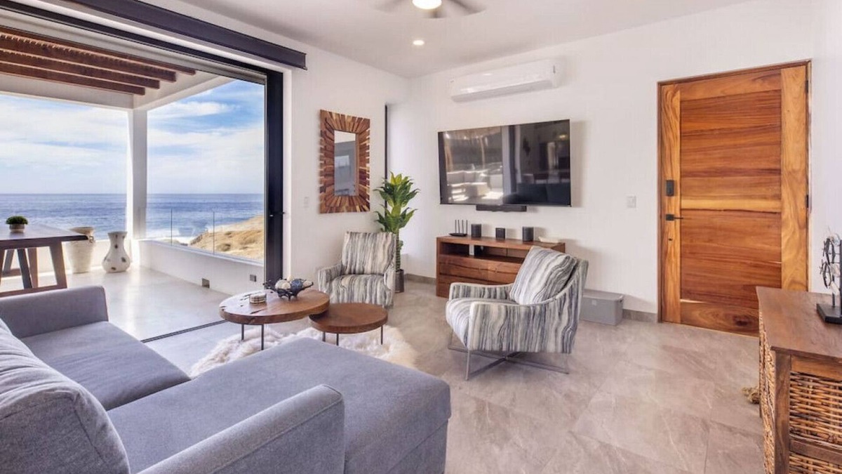 Cerritos Condo | Beautiful Boutique Residence by the Ocean's Edge