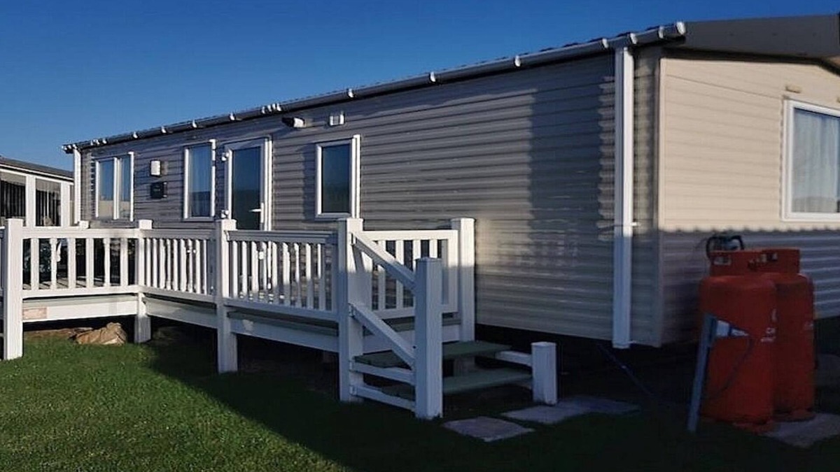 Dunbar House | Beautiful Brand New Abi Hamilton with Patio doors leading to outside decking