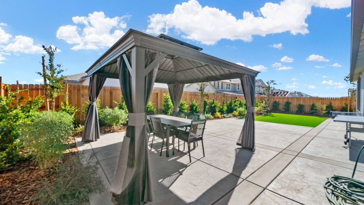 Elk Grove House | Beautiful brand new house professionally decorated