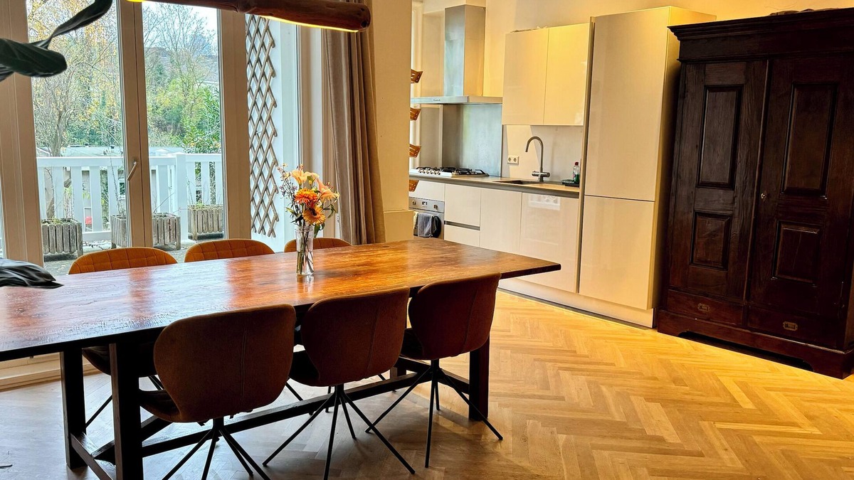 Amsterdam East Apartment | Beautiful, bright and quiet apartment close to the heart of Amsterdam. 2 slpkmrs.