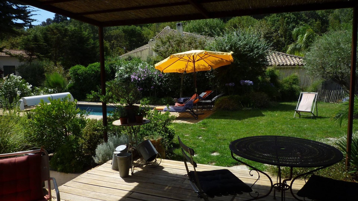 Le Mourillon House | Beautiful bright Californian style house at Cap Brun with swimming pool