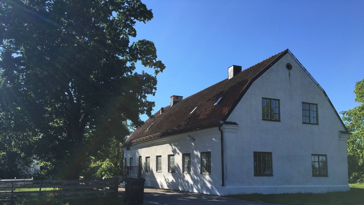 Tingstade Apartment | Beautiful building from 1824. Close to the lake